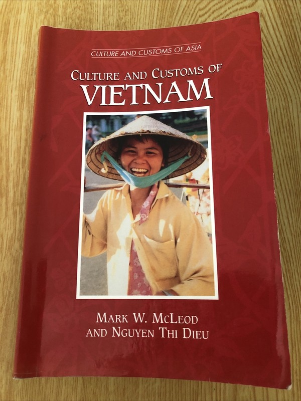 Culture and Customs of Vietnam (Cultures and Customs of the World) by McLeod,