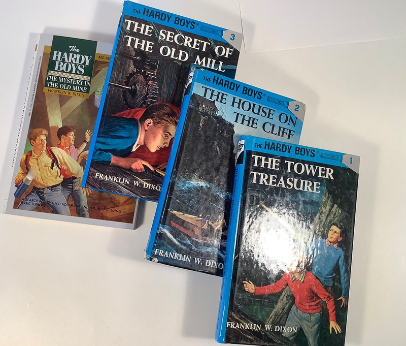 “HARDY BOY BOOKS” Numbers 1, 2, 3, 121 (1,2,3 In Hardcover & 121 Softcover) 👀 gallery