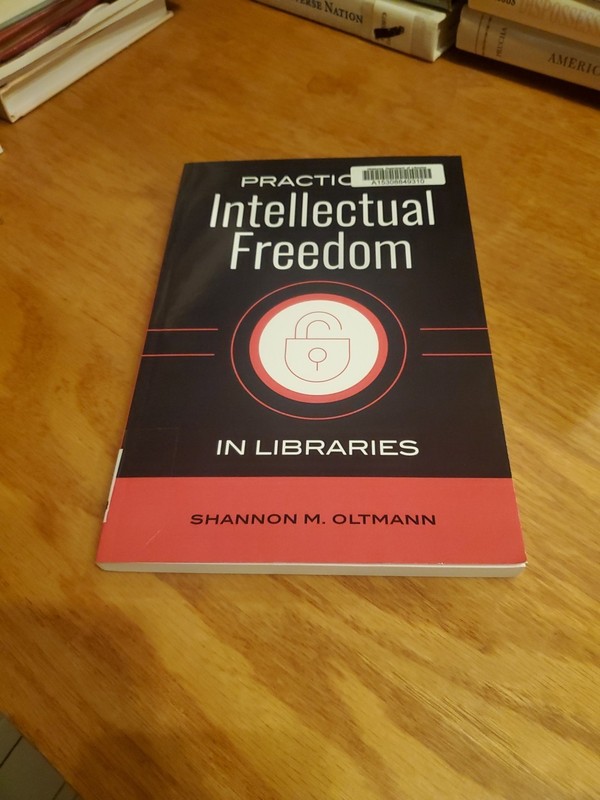 Practicing Intellectual Freedom in Libraries by Shannon M. Oltmann 2019 PB