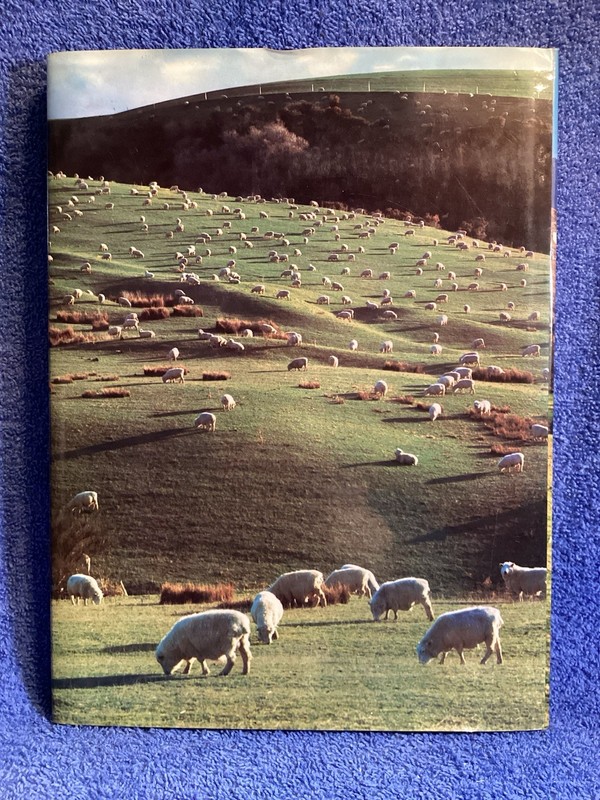 Book “ The Beauty Of New Zealand “ Robin Smith Warren Jacob’s gallery