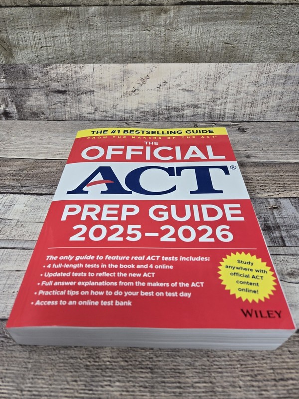 The Official ACT Prep Guide 2025-2026 – VERY GOOD