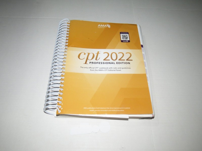 b7 CPT Professional 2022 by American Medical Association (2021, Spiral)