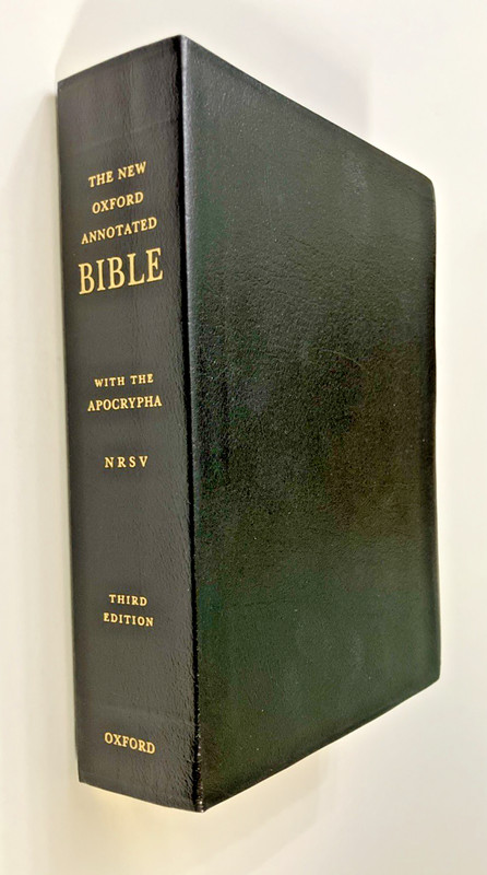 New Oxford Annotated Bible with the Apocrypha, NRSV. 3rd Edition. Leather. 9714A gallery