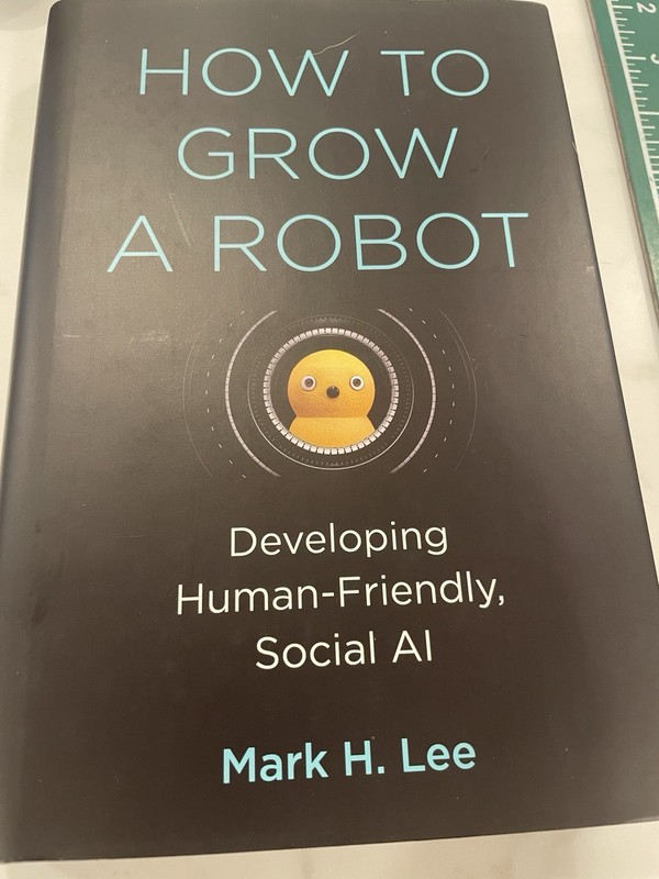 How to Grow a Robot: Developing Human-Friendly, Social AI (Mit Press), Lee, Mark