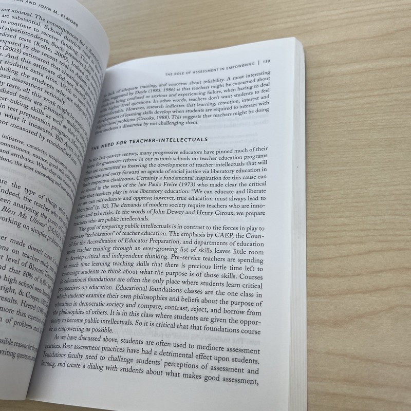De-Testing and De-Grading Schools : Authentic Alternatives to Accountability gallery