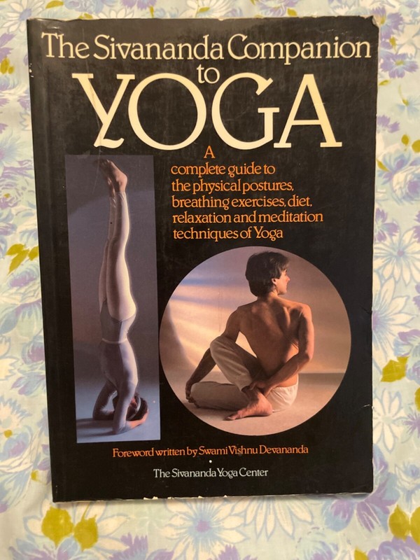 BOOK Sivananda Companion to Yoga Guide to Physical Postures Breathing Exercises