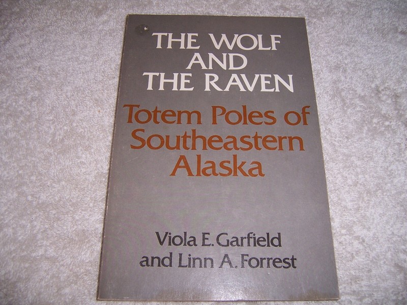 The Wolf and the Raven Totem Poles of Southeastern Alaska Viola Garfield pb