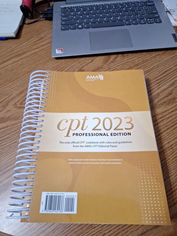 CPT 2023 Professional Edition Spiralbound AMA Codebook (No Companion) Great Cond