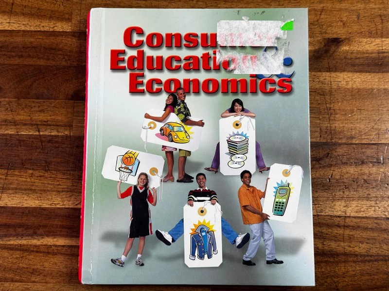 Glencoe McGraw-Hill Consumer Education & Economics – Condition GOOD